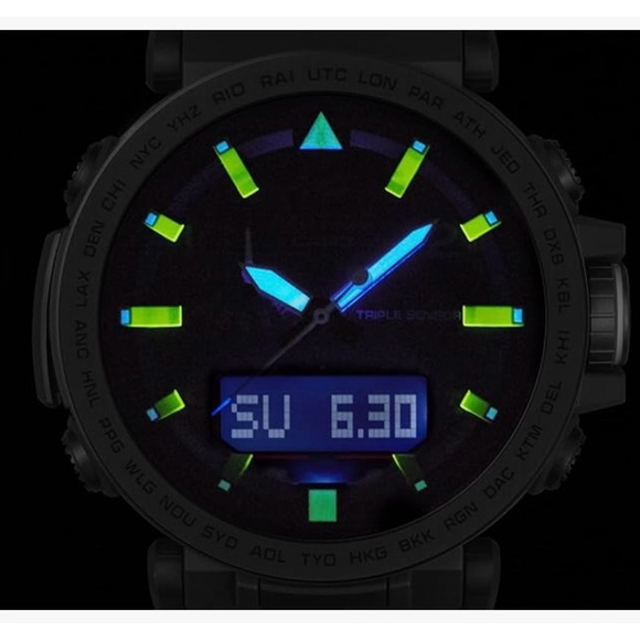 Casio Mens Pro Trek Solar Powered Silicone Watch - Picture 3 of 9